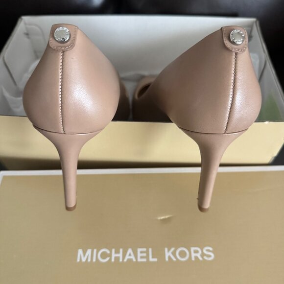 Michael Kors Dorothy flex pump  Leather Pointed-Toe Heels MK Logo Size 6.5M khak - Picture 6 of 11